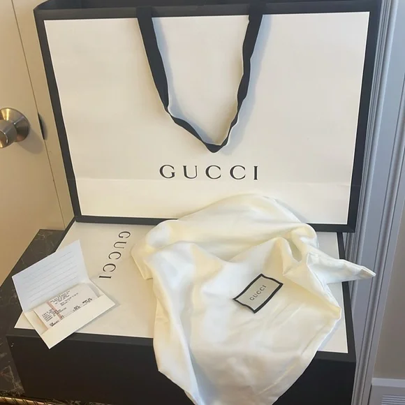 Gucci GG Marmonttop handle black leather bag